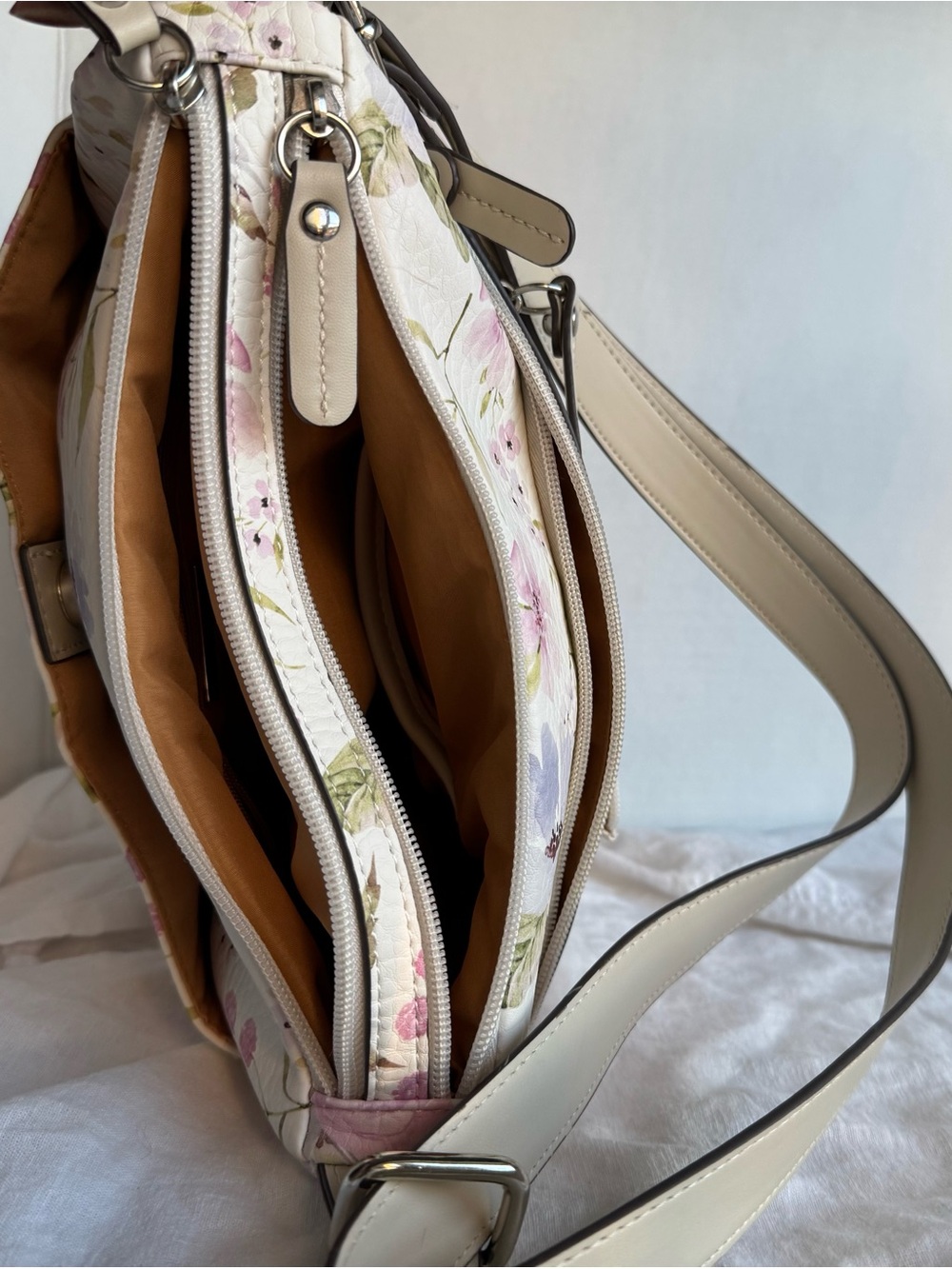 Giani Bernini Floral Faux-Leather Medium Hobo Crossbody Bag NWOT - Picture 10 of 16